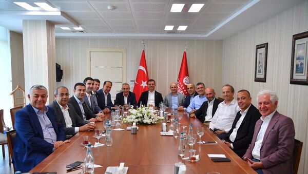 İstanbul Büyükşehir Belediye Başkanı Ekrem İmamoğlu, CHP'li İstanbul ilçe belediye başkanlarıyla bir araya geldi - Sputnik Türkiye