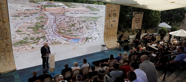 ABD'nin İsrail Büyükelçisi David Friedman Doğu Kudüs'te antik 'Hacı Yolu'nun açılış töreninde konuşurken - Sputnik Türkiye