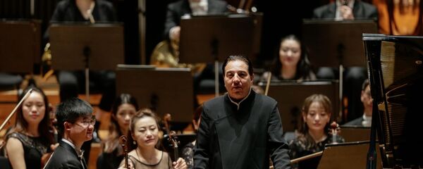 Fazıl Say ve Şanghay Filarmoni Orkestrası'ndan İzmir'de konser - Sputnik Türkiye