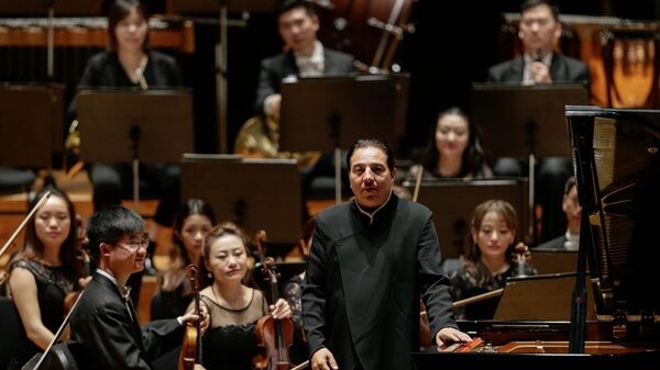 Fazıl Say ve Şanghay Filarmoni Orkestrası'ndan İzmir'de konser - Sputnik Türkiye