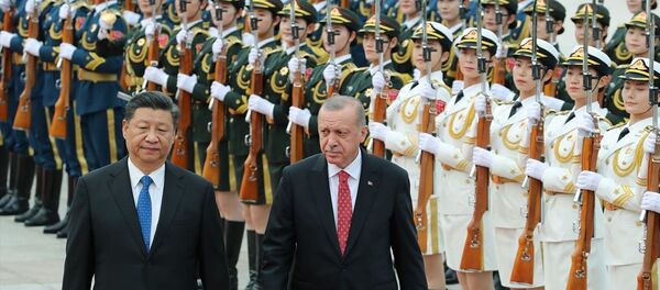 Cumhurbaşkanı Recep Tayyip Erdoğan, Çin Devlet Başkanı Şi Cinping tarafından resmi törenle karşılandı.  - Sputnik Türkiye