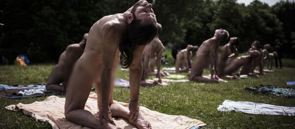  Fransa'nın başkenti Paris'te çıplak yaşamı açık havada tecrübe etmek isteyenler için 12. bölge Bois de Vincennes'de fiziksel etkinlikler için ayrılmış bir alan var.  - Sputnik Türkiye