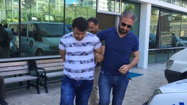 İşlemlerini yaparken 25 yıl hapis cezasını öğrenince adliyeden kaçmaya çalıştı - Sputnik Türkiye