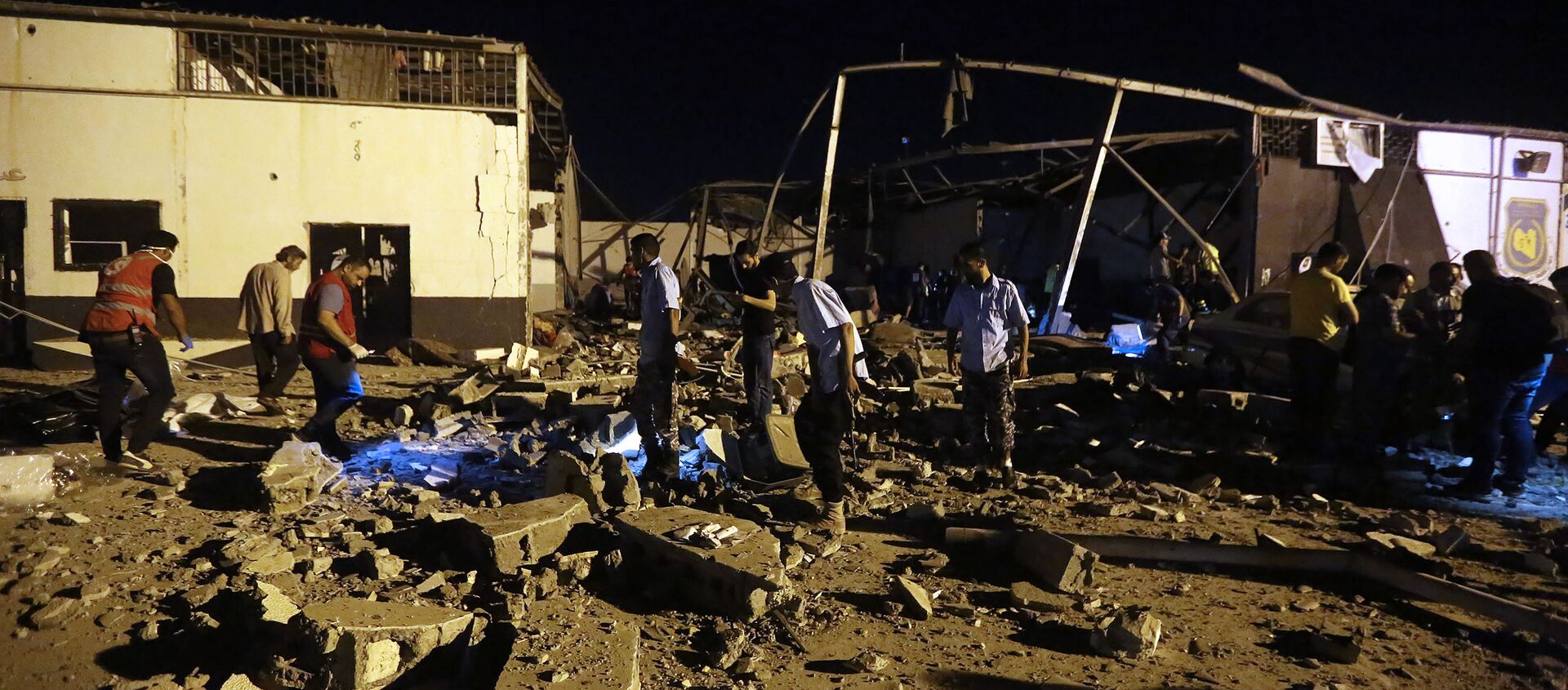Libya’nın başkenti Trablus yakınlarında göçmenlerin tutulduğu bir merkeze düzenlenen hava saldırısında en az 40 kişi hayatını kaybederken, 80 kişi yaralandı. - Sputnik Türkiye, 1920, 05.07.2019