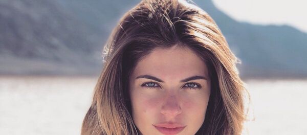  Stephanie Cayo - Sputnik Türkiye