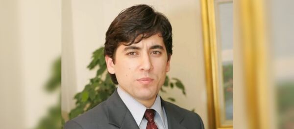 AK Parti Bergama İlçe Başkanı Güven Yakar, işlerinin yoğunluğu nedeniyle görevinden istifa ettiğini duyurdu. - Sputnik Türkiye