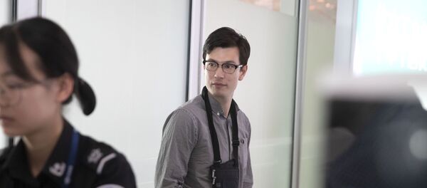 Kuzey Kore’de gözaltına alınan yüksek lisans öğrencisi Avustralyalı Alek Sigley serbest bırakıldı.  - Sputnik Türkiye