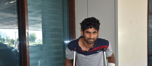 Edirne'nin Meriç ilçesinde, 'dur' ihtarında bulunan jandarma ve polis ekiplerinden kaçan sürücüsünün dükkana çarpmasıyla 10 kaçak göçmenin öldüğü minibüsten yaralı çıkarılan Pakistanlı Korom Şahzad - Sputnik Türkiye