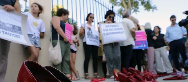 Kıbrıs'ta kadın cinayetlerine 'kırmızı ayakkabılı' protesto - Sputnik Türkiye