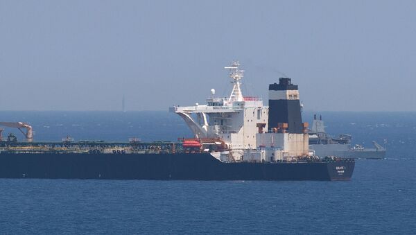 Cebelitarık açıklarında İngiltere tarafından durdurulan ve el konulan iran'a ait petrol tankeri - Sputnik Türkiye