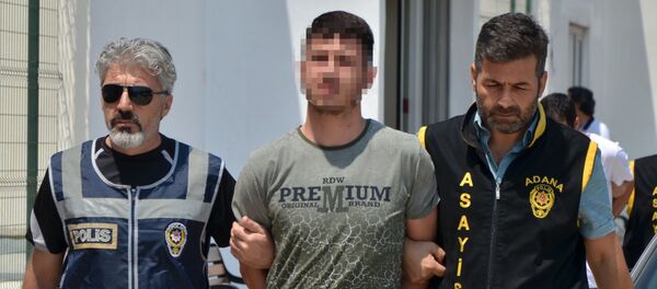 Adana’da 4 milyon 795 bin euro'luk vurgunun firarilerinden biri yakalandı Adana’da 4 milyon 795 bin euro'luk vurgunun firarilerinden biri yakalandı - Sputnik Türkiye