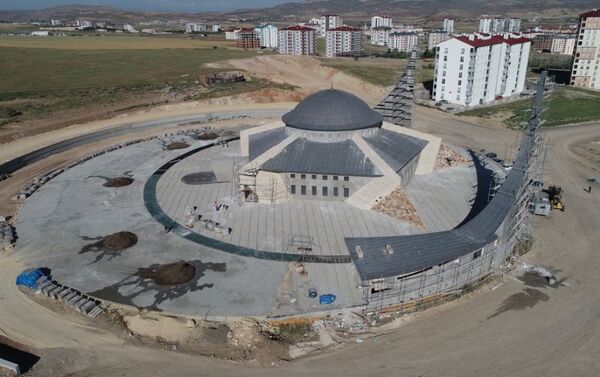 Camide taziye bölümleri, kapalı otopark ve sosyal alanlar da bulunuyor. - Sputnik Türkiye