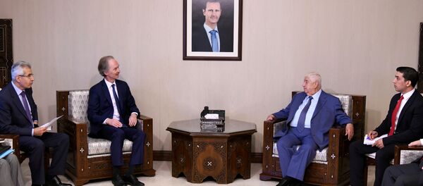 Birleşmiş Milletler (BM) Suriye Özel Temsilcisi Geir O. Pedersen ve Suriye Dışişleri Bakanı Velid Muallim - Sputnik Türkiye