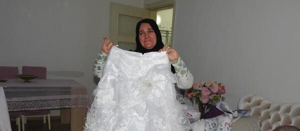 Altınlarla kaçan gelin adayına 'nitelikli dolandırıcılık' suçlaması - Sputnik Türkiye