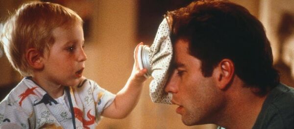 Bruce Willis’in etrafındaki insanlardan daha akıllı olan bebek Mikey’i seslendirdiği Bak Şu Konuşana (Look Who’s Talking)  - Sputnik Türkiye