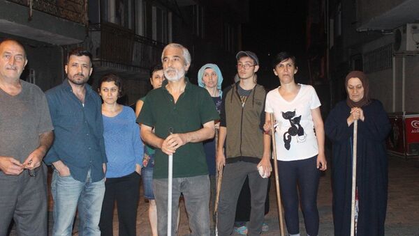 Kağıthane’de mahalleli saldırgan köpeklere karşı gece boyunca sopalarla nöbet tutuyor  - Sputnik Türkiye