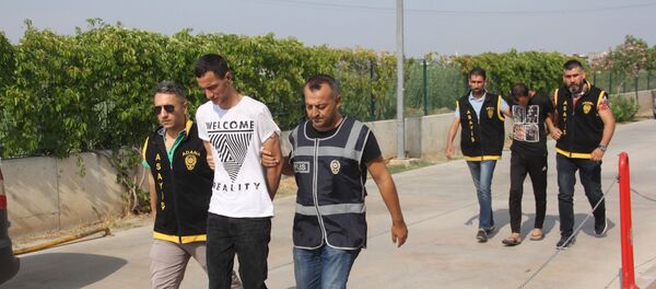 Adana’da 4 milyon 795 bin euro'luk vurgunun iki firarisi daha yakalandı Adana’da 4 milyon 795 bin euro'luk vurgunun iki firarisi daha yakalandı - Sputnik Türkiye