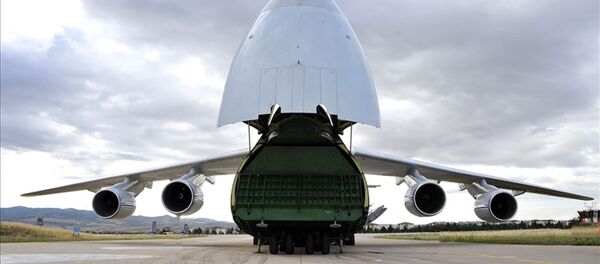 Rusya'dan alınan S-400 hava savunma sisteminin ilk parçaları Mürted Hava Meydanı'na teslim edildi. - Sputnik Türkiye