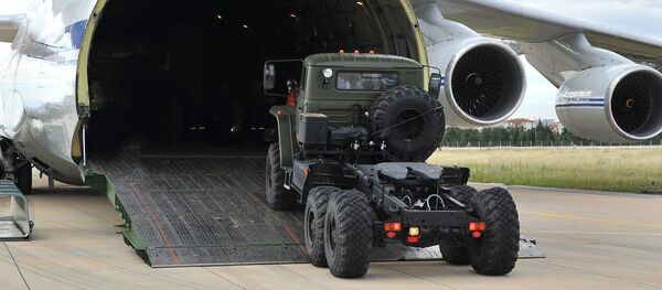 Rusya'dan alınan S-400 hava savunma sisteminin ilk parçaları Mürted Hava Meydanı'na teslim edildi. - Sputnik Türkiye