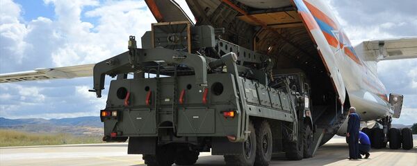 Rusya'dan alınan S-400 hava savunma sisteminin ilk parçaları Mürted Hava Meydanı'na teslim edildi. - Sputnik Türkiye