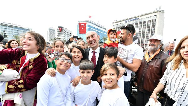 İzmir Büyükşehir Belediye Başkanı Tunç Soyer - Sputnik Türkiye