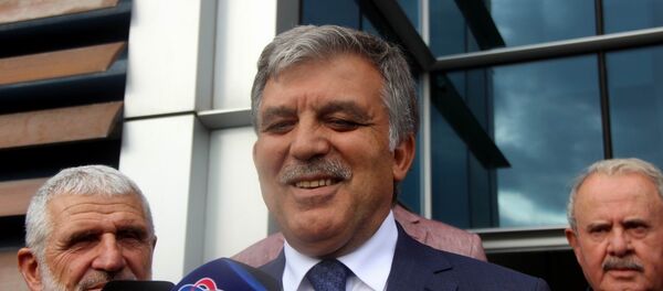 11. Cumhurbaşkanı Abdullah Gül, ismini taşıdığı Abdullah Gül Üniversitesinin (AGÜ) mezuniyet törenine katılmak için Kayseri'ye geldi. Abdullah Gül burada gazetecilerin yeni parti ile ilgili sorusunu yanıtsız bıraktı. - Sputnik Türkiye
