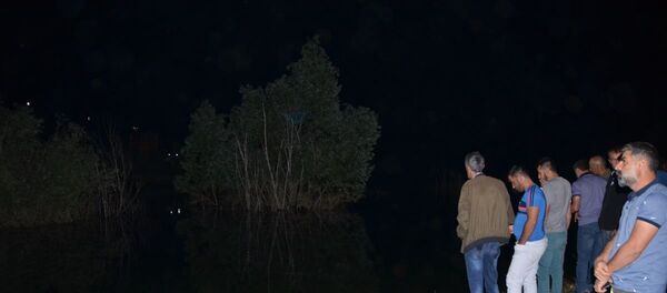 Hakkari'nin Yüksekova ilçesinde baraj gölüne giren 3 çocuk suda kayboldu. Çocukları eve dönmeyince çevrede arama yapan aileler, barajın kenarında çocukların giysilerini görünce durumu jandarmaya bildirdi. Bölgeye sevk edilen sağlık, jandarma, AFAD ve itfaiye ekipleri arama çalışması başlattı. Suyun derin olması ve karanlık çökmesi nedeniyle sonuç alamayan ekipler, çalışmalara ara verdi. - Sputnik Türkiye