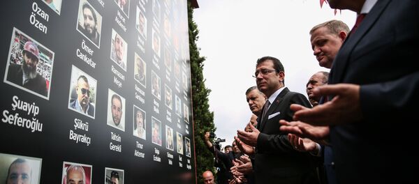 İBB binası önünde 15 Temmuz anması - Sputnik Türkiye