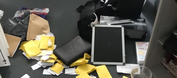 Almanya'nın Köln kentinde bir camiye giren kimliği belirsiz kişilerce hizmet binasına zarar verildi, yardım kutuları kırıldı. Diyanet İşleri Türk İslam Birliği'ne (DİTİB) bağlı Chorweiler Camisi'ne yapılan saldırı sonucu camide maddi hasar oluştu. - Sputnik Türkiye