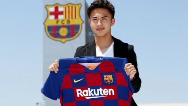 İspanya La Liga ekibi Barcelona, Japon forvet oyuncusu Hiroki Abe'yi Kashima Antlers'ten transfer etti. - Sputnik Türkiye