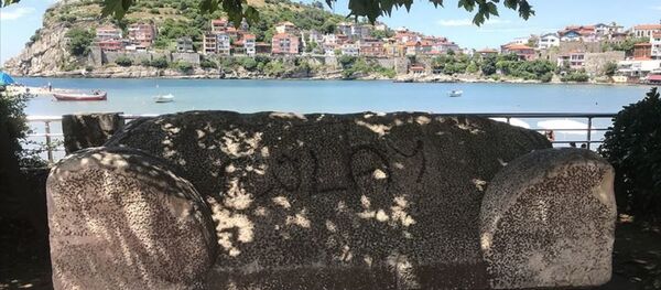 Bartın'daki 3 bin yıllık lahit mezara spreyle yazı yazıldı - Sputnik Türkiye