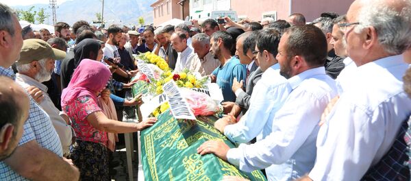 Tunceli'de ölen çocukların cenaze töreni - Sputnik Türkiye