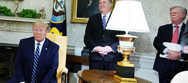 ABD Başkanı Donald Trump, Dışişleri Bakanı Mike Pompeo ve Beyaz Saray Ulusal Güvenlik Danışmanı John Bolton - Sputnik Türkiye