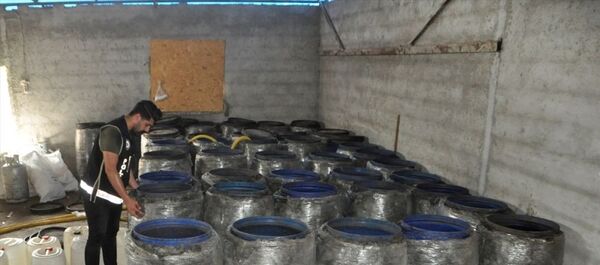 Adana'da sahte içki imalathanesine operasyon - Sputnik Türkiye