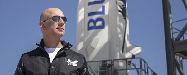 Milyarder iş adamı Jeff Bezos ve uzay teknolojileri geliştiren Blue Origin şirketi - Sputnik Türkiye