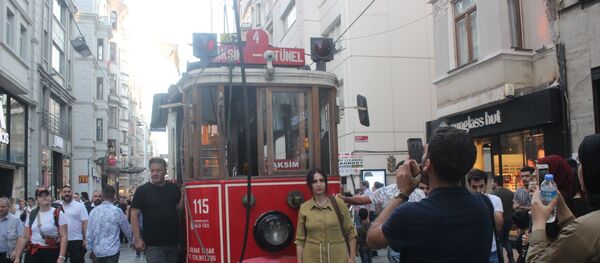 Nostaljik tramvayın enerji kablosu koptu - Sputnik Türkiye