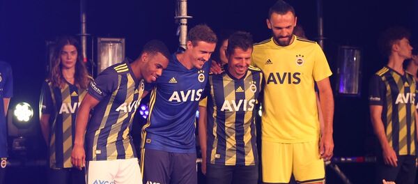 Fenerbahçe'nin yeni sezon formaları tanıtıldı - Sputnik Türkiye