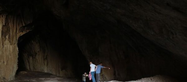 8 bin yıllık antik mağaralarda büyük tahribat: Kaçak kazılar, hafriyat ve çöp yığını - Sputnik Türkiye