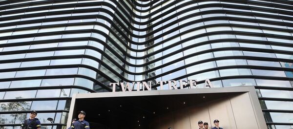 Güney Kore polisi, Japonya Büyükelçiliği’nin de için bulunduğu binanın önünde nöbet tutuyor  - Sputnik Türkiye