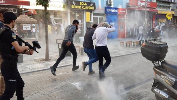 Kadıköy'de Suruç anmasına polis müdahalesi - Sputnik Türkiye