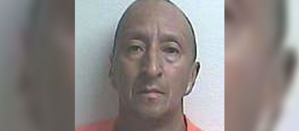 49 yaşındaki Alex Bonilla, Mayıs ayında bir pazar günü komşusunun karavanına girmiş ve karısıyla komşusunu yatakta yakalamıştı. - Sputnik Türkiye