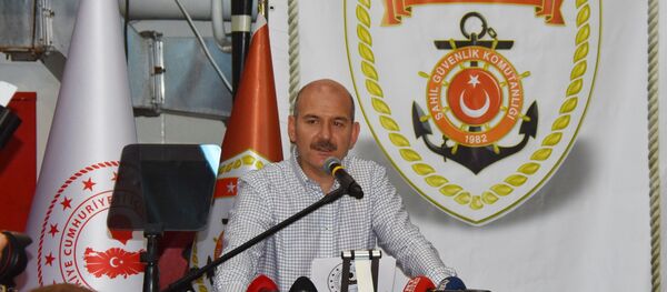 İçişleri Bakanı Süleyman Soylu, Avrupa'nın kaçak göçle mücadelede Türkiye'yi yalnız bıraktığını söyleyerek, Türkiye bu işi kararlılıkla yürütmezse Avrupa'daki hiçbir hükümet 6 ay dayanamaz. İsterlerse deneyelim. Sadece sabrımızı taşırmamalarını tavsiye ediyoruz” dedi.  - Sputnik Türkiye