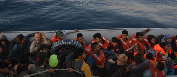 Kuşadası Körfezi’nde 28’i çocuk 77 sığınmacı yakalandı  - Sputnik Türkiye