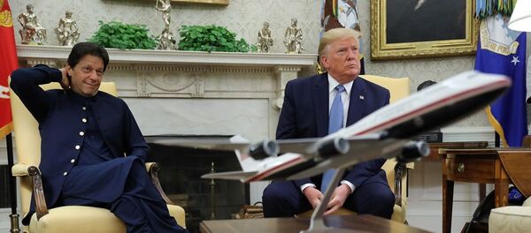 ABD Başkanı Donald Trump -  Pakistan Başbakanı İmran Han  - Sputnik Türkiye
