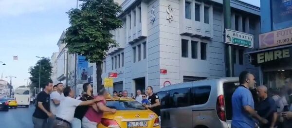 Fatih'te taksici yolcuya bıçakla saldırdı  - Sputnik Türkiye