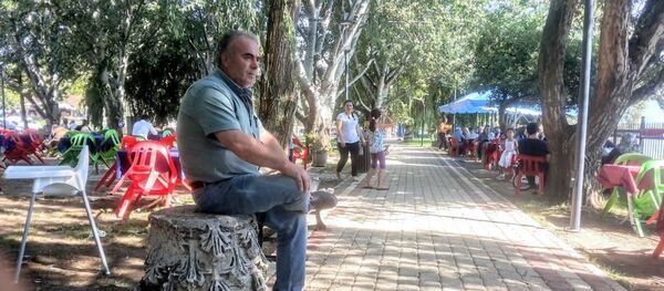 Bursa’nın İznik ilçesinde, molozların arasında bulunan, 5 yıldır bir çay bahçesinde sergilenen oymalı mermerin, Roma dönemine ait sütun başı olduğu ortaya çıktı. - Sputnik Türkiye