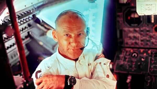Neil Armstrong 1969'da Apollo 11'de - Sputnik Türkiye