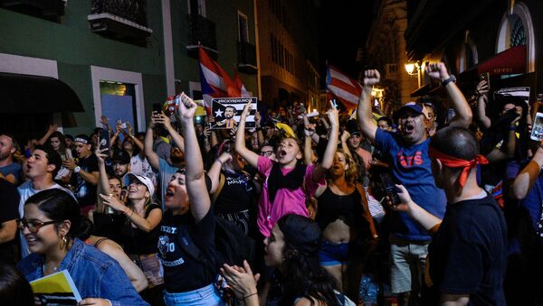 Porto Riko'da Vali Ricardo Rossello baskılar üzerine istifa etti. Halk, gelişmeyi sevinç gösterileri düzenleyerek kutladı. - Sputnik Türkiye
