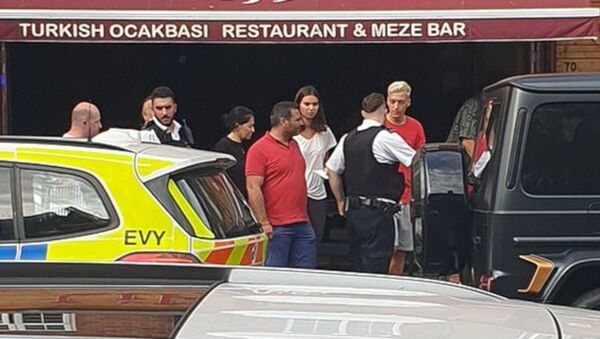 Mesut Özil'e bıçaklı saldırı girişimi - Sputnik Türkiye