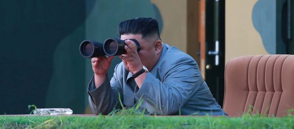 Kuzey Kore Lideri Kim Jong-un, ülkesinin füze denemesini izledi. Kuzey Kore Lideri Kim Jong-un, ülkesinin füze denemesini izledi. - Sputnik Türkiye